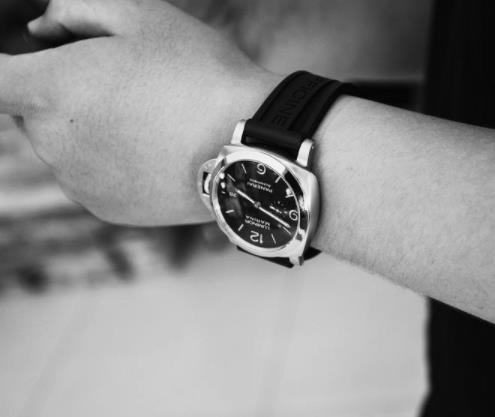 热巴同款沛纳海手表是哪一款？